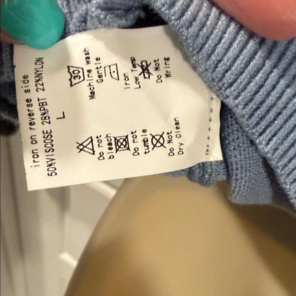 Wanna B Me good vibes only sweater large  NWT